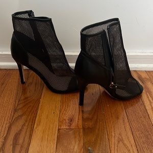 Mesh, toes out, booties!